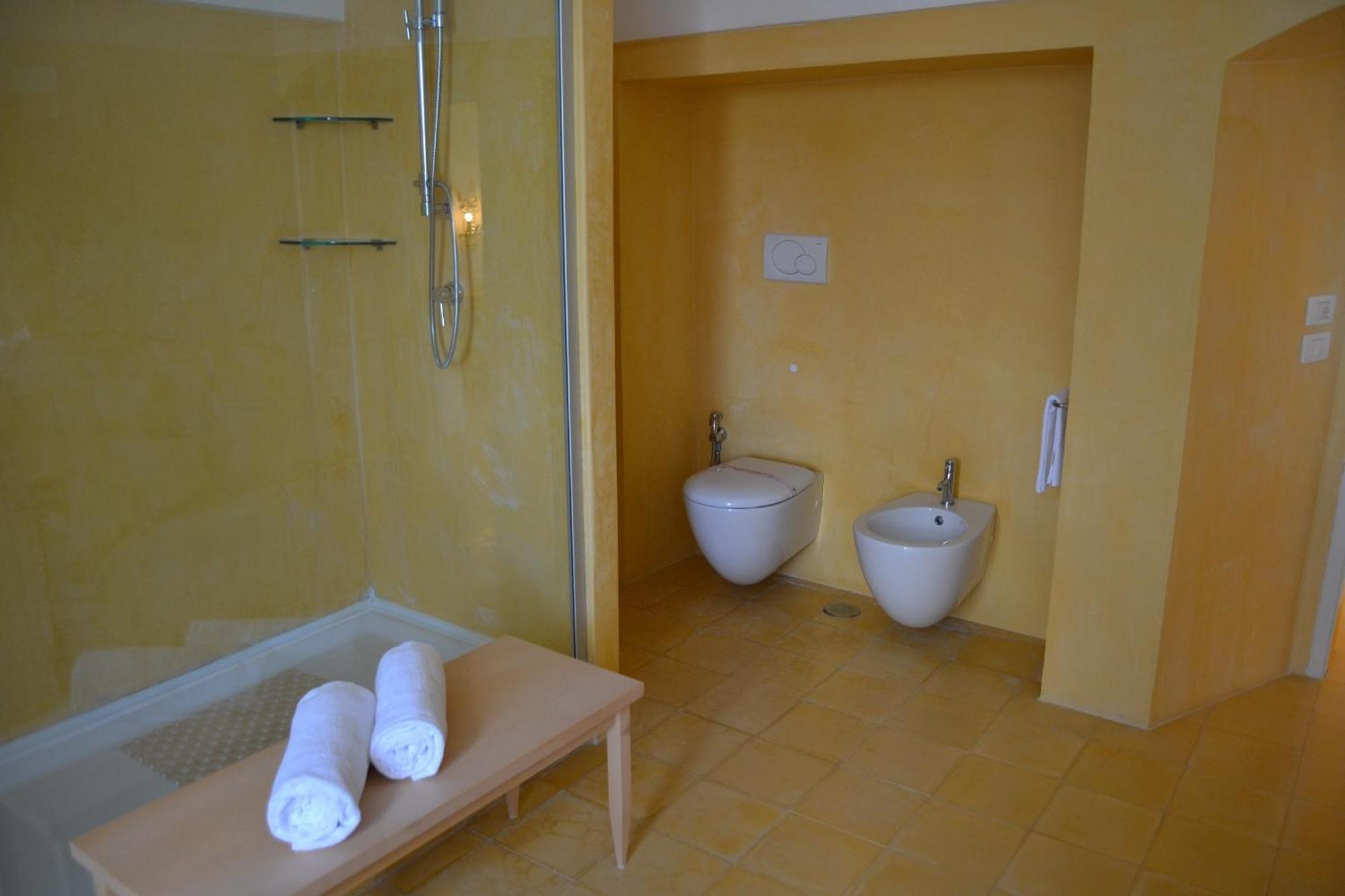 Suite,689057601:JPEG